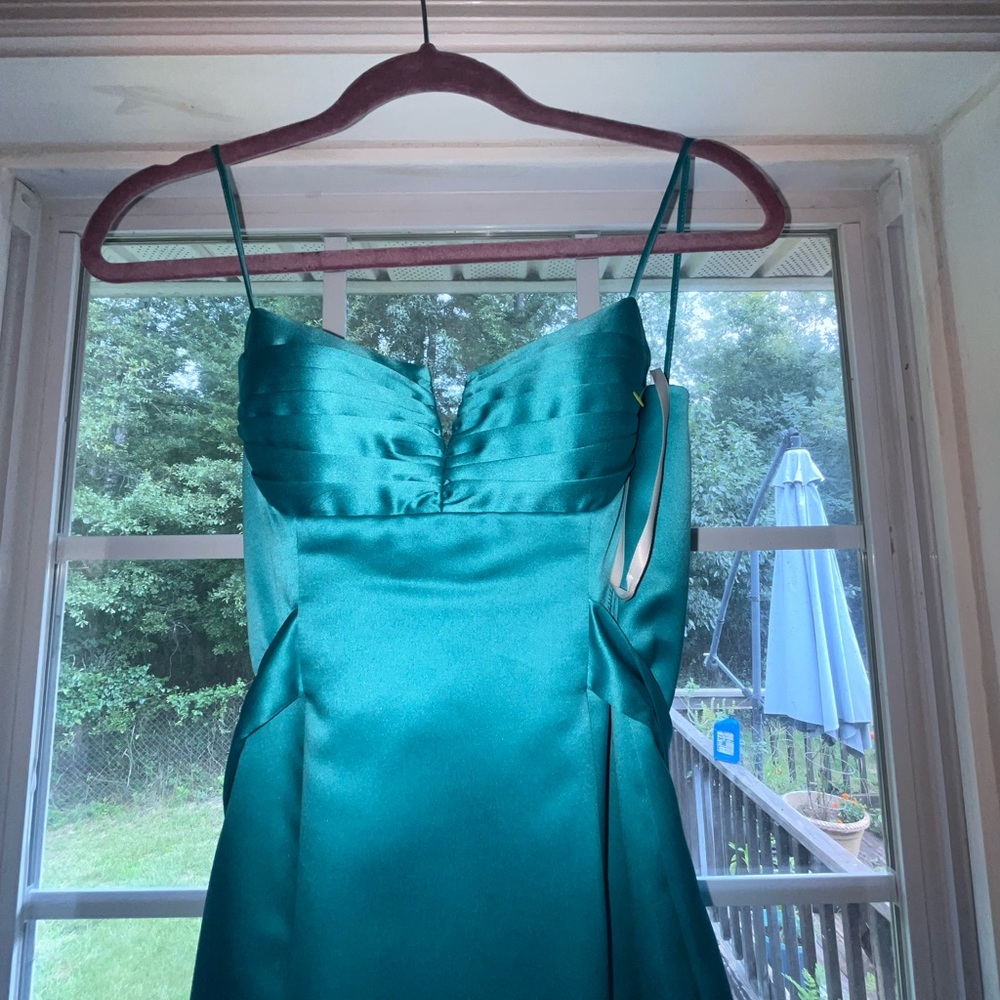 Selling prom dress - Picture 2 of 4